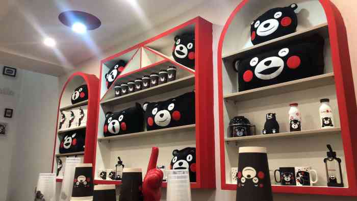 当路那家熊本熊咖啡正版无疑 但不是这种提供奶茶类型的门口一只熊本