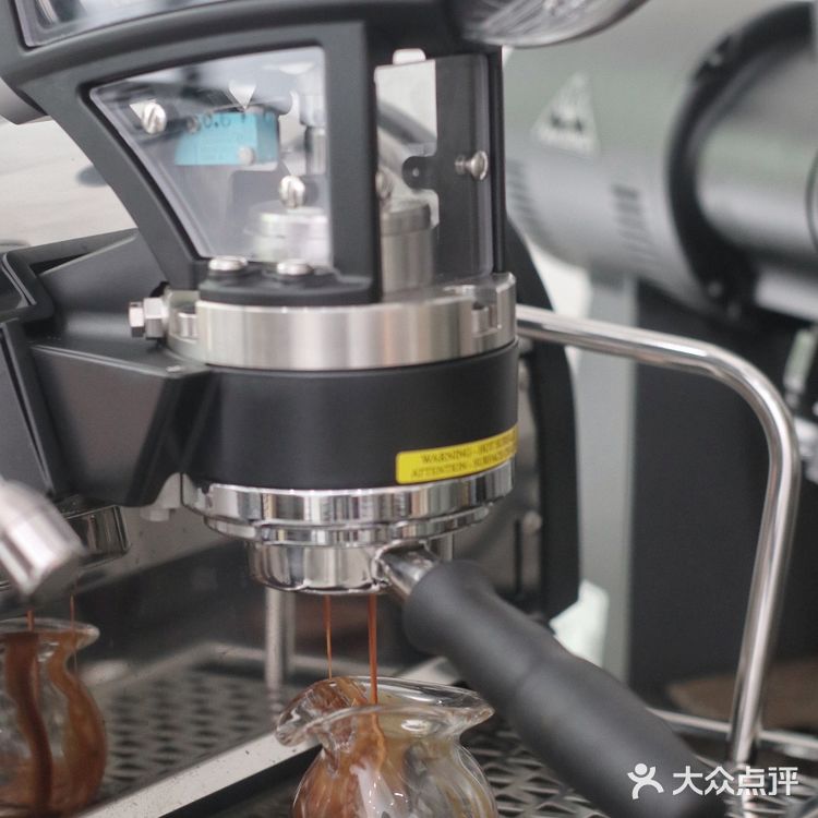 这家咖啡店 杯子也太好看了吧‼️