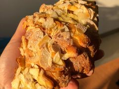 杏仁羊角-WHEAT&BAKER-麥(凯德来福士店)
