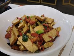 -阿瓦山寨·湘菜现炒·剁椒鱼头王(咸阳总店)