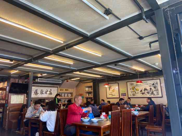爆肚满(丰台科技园总店)-"这家爆肚满的用餐地方还是很大的,有包间可.