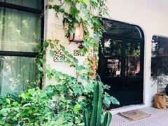 -彳亍咖啡·这里(水湾路店)