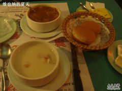 罗宋汤和牛奶蛤蜊汤-金雀餐厅(铜锣湾店)