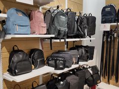 -hotwind热风(中贸广场店)