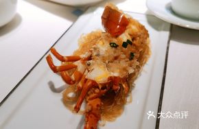Steamed Small Blue Lobster with Garlic Noodles