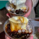 肉肠一口咬下去，还会爆汁！鸡翅鲜嫩多汁！满足