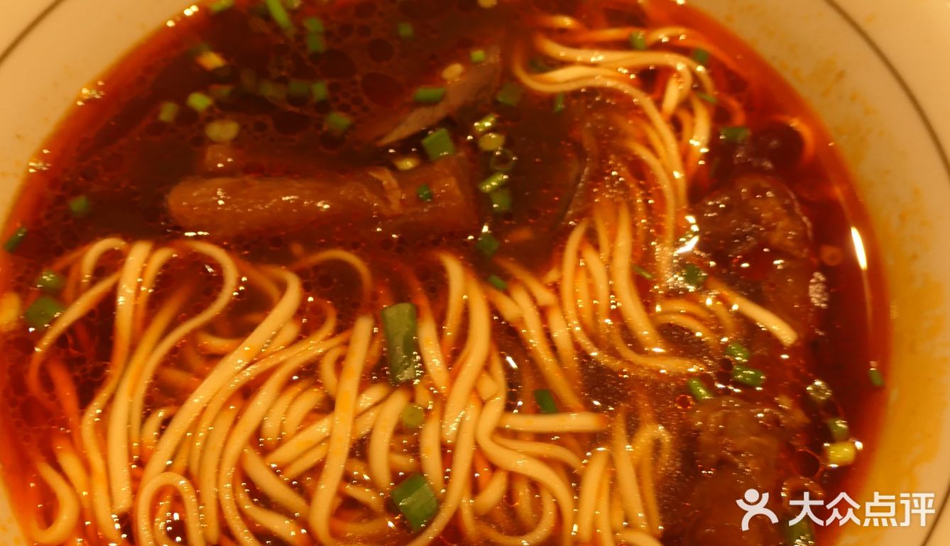 吃到台湾红汤半筋半肉牛肉面🍜，配酸菜才是正宗吃法