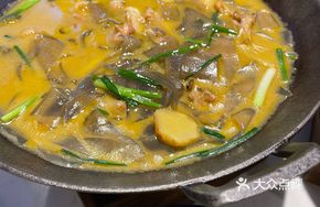 Youxian Rice Noodle Stewed with Free-range Chicken