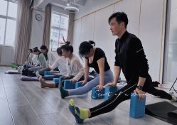 -亚太瑜伽普拉提学院