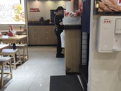 -魔都三兄弟酸辣粉·蘸卤炸串(虹桥万科店)