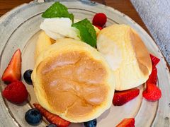莓果奶油芝士舒芙蕾松饼-UPPER KITCHEN(延安路店)