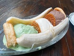 三色冰淇淋香蕉船-古董花园