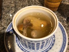茶树菇乳鸽汤-南京大牌档(香港广场店)