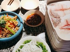 -老牌坊云南鱼豆花火锅(哈西万达店)