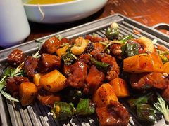 牛肉粒炒年糕-桂满陇天书(南京德基旗舰店)