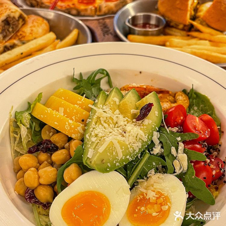 在广州‼大番薯区时代芳华里的氛围感西餐