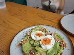 牛油果煮蛋吐司-RAC BAR(安福路店)