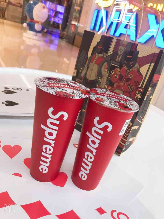 supreme tea(世茂店)-"世茂万达影院旁边很明显的一家店,里面设有.