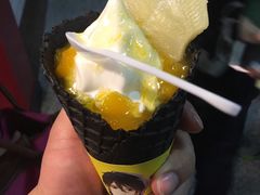 菠萝芒果冰激凌-麦当劳(中山公园龙之梦店)