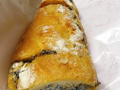 黑松露鱼子酱面包-Let's Taipei 非常烘焙(太古里店)