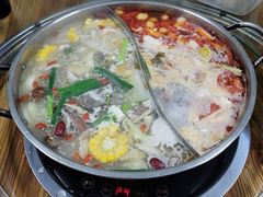 鸳鸯锅底-周良天山牛杂城(天山路总店)