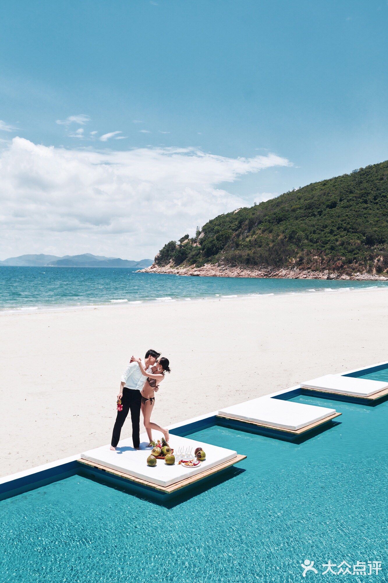 深圳网红爆款ins风泳池比基尼旅拍婚纱照