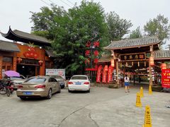 -茅草房·河畔园林火锅