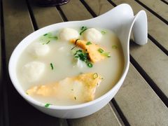 至潮鱼蛋片头河-翠华餐厅(山顶道店)