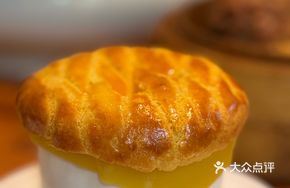 Crispy Pastry Baked Double-Yolk Custard