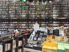 -钟书阁(群光广场店)