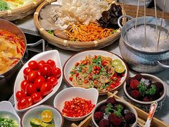 -尚尚仙·酸汤猪手·猪肚鸡火锅(华联万柳购物中心店)