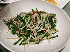 韭菜苔炒银芽-丁老爷子苏香圆