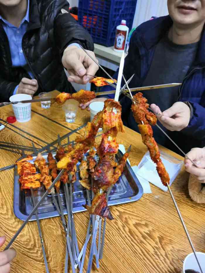 木垒烧烤店-"到乌鲁木齐吃的第一顿,在凌晨一点半.被拌.