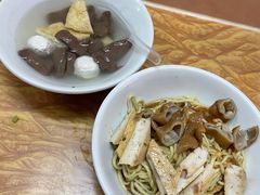 -松树干拌面店