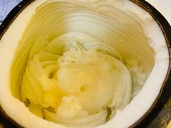 -志龙皇冠吃货椰子铺