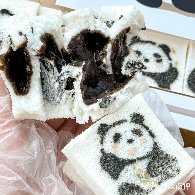 被路人追着问的熊猫方糕🐼！！！