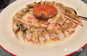 Coconut-Shell Steamed Long-Legged Crab with Meat Sauce