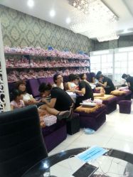 很多顾客-纤指佰魅美甲生活馆