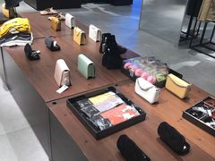 -URBAN REVIVO(七宝领展广场店)