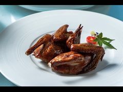润烧乳鸽-世博源公馆·本帮融合菜·主题包厢·江景餐厅