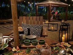 -三亚艾迪逊酒店·海滩烧烤 BARBACOA·现场乐队·浪漫晚餐·烧烤海鲜