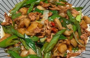 Pepper Stir-Fried Pork with Pickled Radish