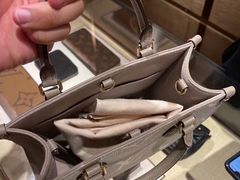 -LV路易威登(贵和购物中心店)