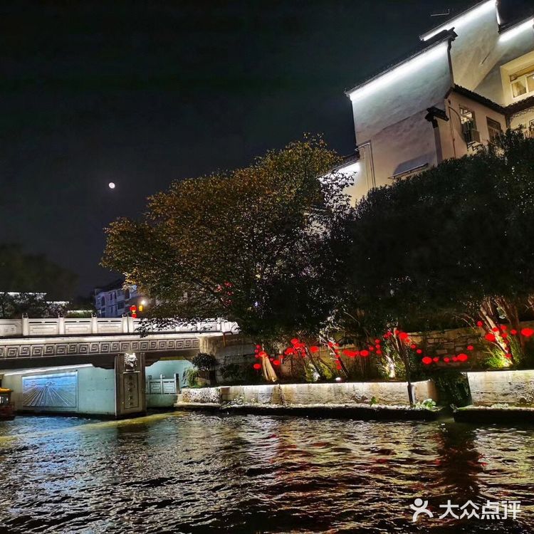 我想了一百种告白，都不及秦淮河的晚风