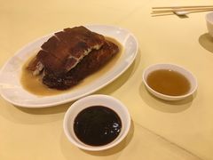乳猪双拼-镛记酒家