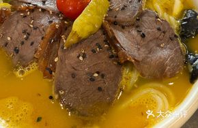 Golden Soup Beef Shank Rice Noodles