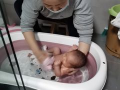 -鲸鱼妈妈月嫂/育婴师定制