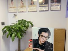 -视野联行眼镜•蔡司•依视路(温江店)