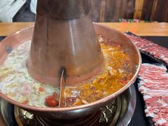 -果松木炭酸菜铜火锅·外婆参鸡汤