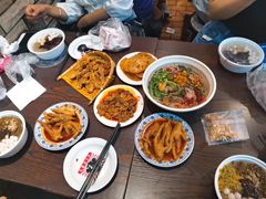 -爆炸头阿姨小四川正宗川味小吃(无任何分店)